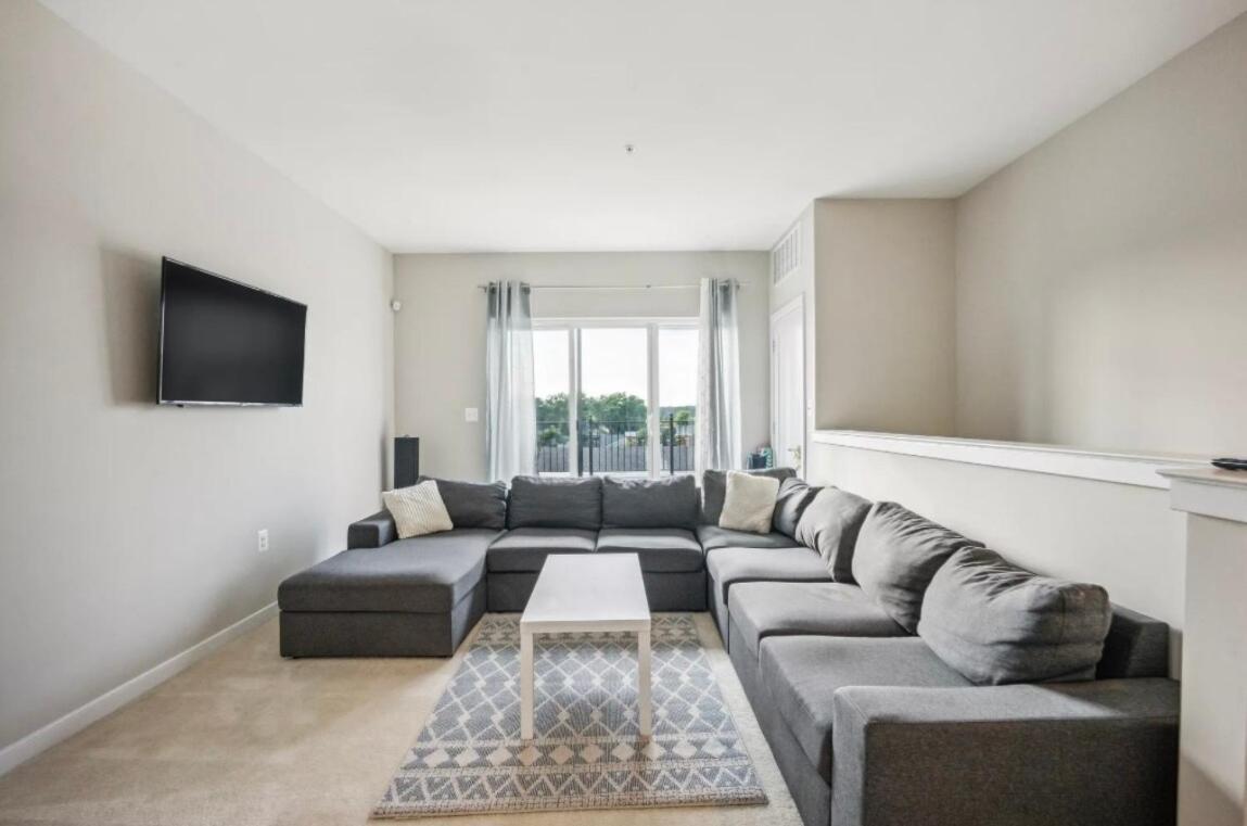 Holiday home Luxurious 4br With Patio And Parking X Fits 8 To 10 *