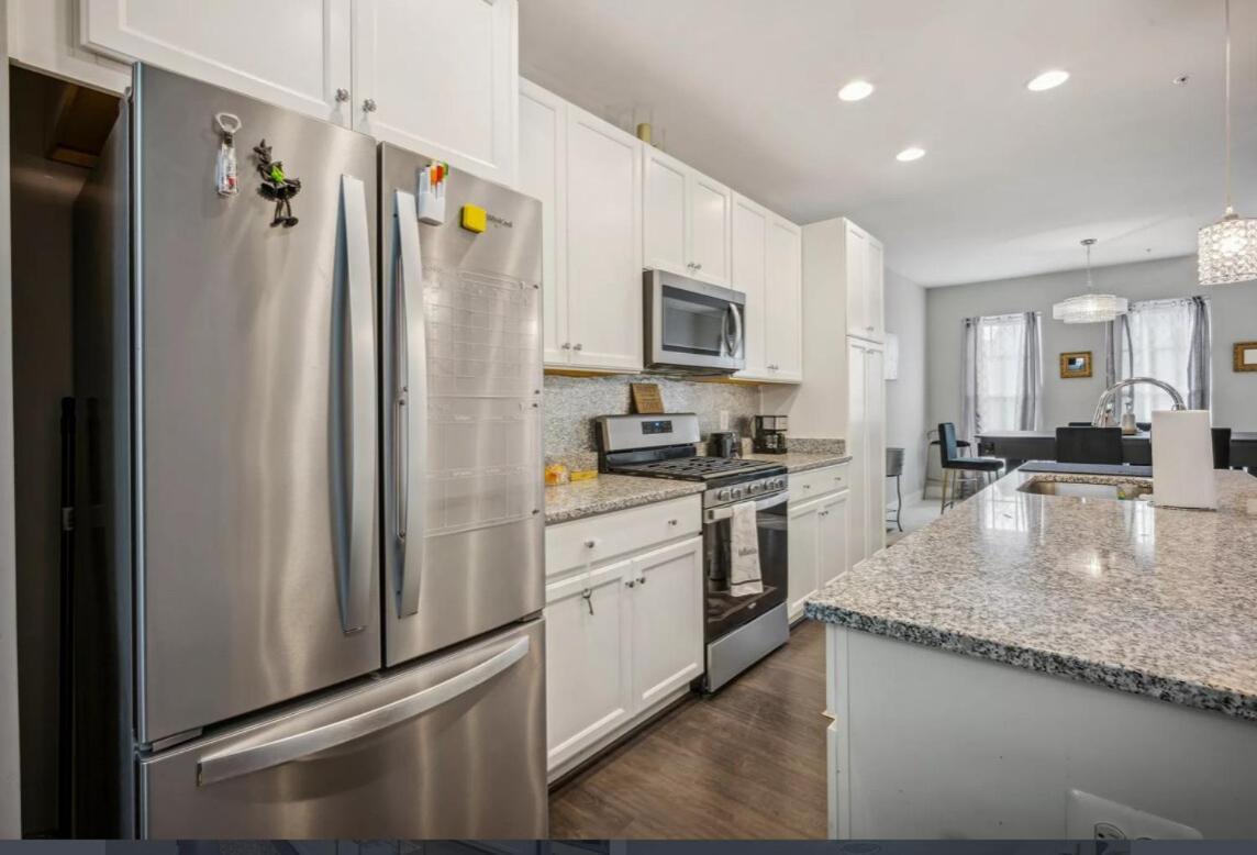 Holiday home Luxurious 4br With Patio And Parking X Fits 8 To 10 Washington